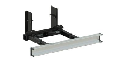 Une barre anti-encastrement rétractable  horizontale en acier cataphorèse noire, composée de 2 platines, 2 bras moyens et un profil porte-feux en aluminium anodisé. Des vérins électriques relient les platines et les bras pour piloter le repli.